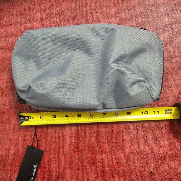 Travis Mathew Golf Approach Toiletry Case Gray Dopp Kit Travel Pouch Bag New - Picture 8 of 10